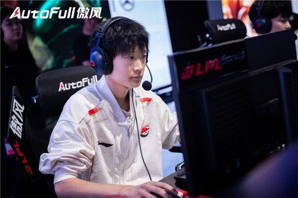 血落幕 傲风见证AL新王加冕 登顶巅峰！pg电子中国英雄联盟职业联赛第二赛段热