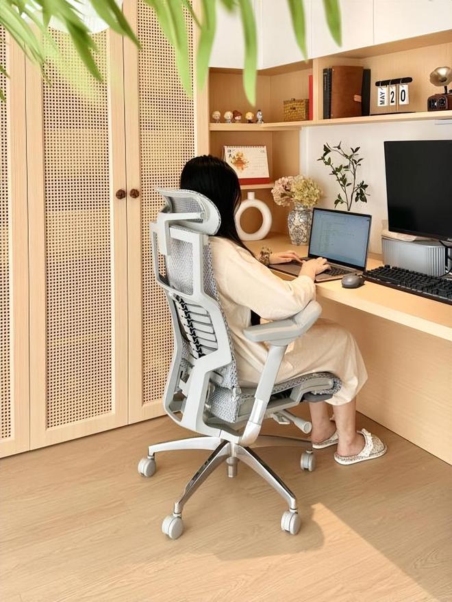 荐？亲身实测办公椅电脑椅最新选购攻略！pg电子试玩2025双12人体工学椅推(图4)